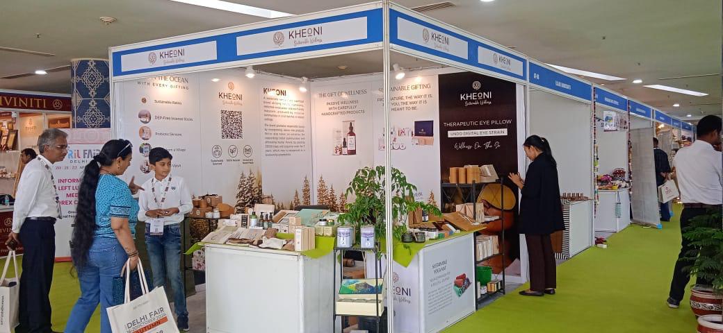 Custom exhibition stall fabrication by Ekraft India with branded panels and counter